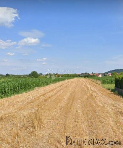 2 građevinske parcele (ca. 29m x 205m)