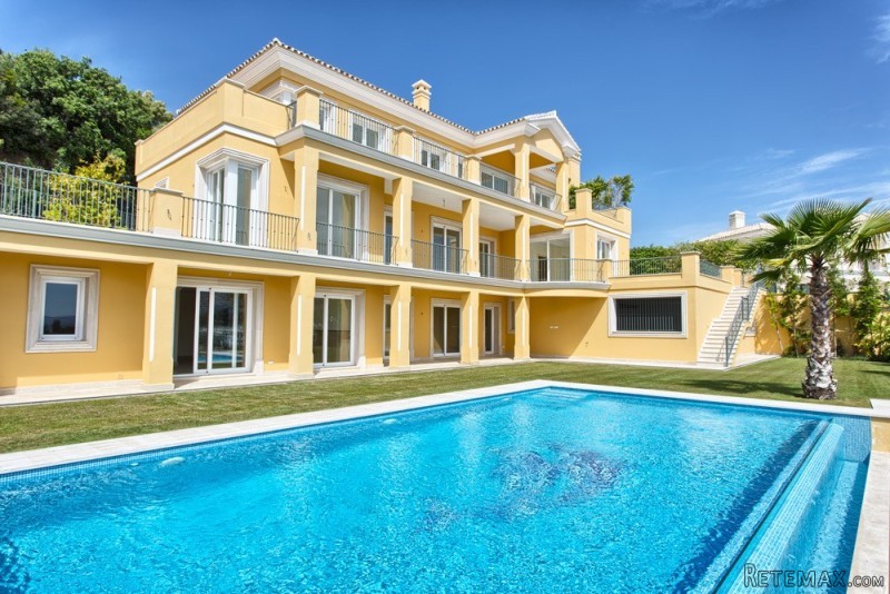 5 Bedrooms - House - Andalucia - For..
