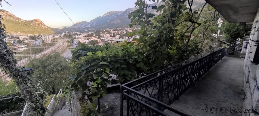 Prodajem dve kuce u Sutomoru - 11