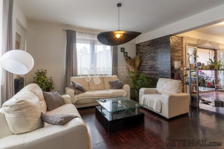 127 m², 4-soban stan s loggiom i parkirnim mjestom, Gornji - 2