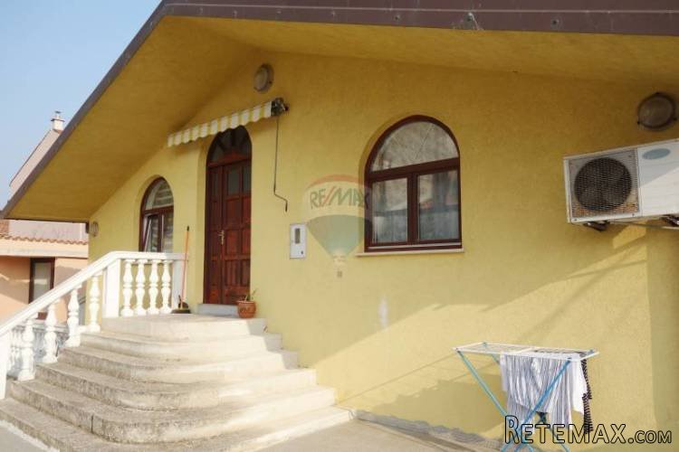 Istra, širi centar Pula, kuća sa dva stana
