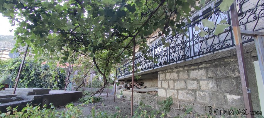 Prodajem dve kuce u Sutomoru - 14