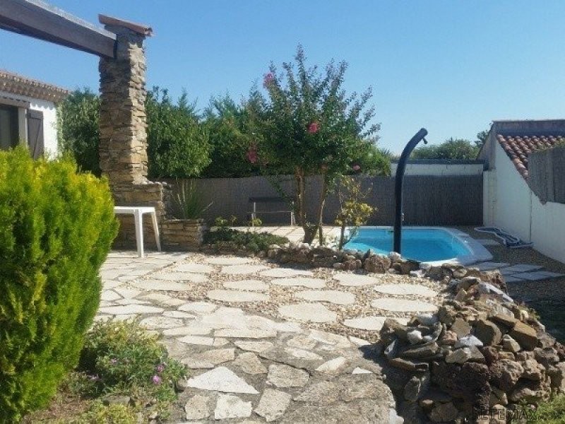 Single Storey Villa With Garden.. - 2
