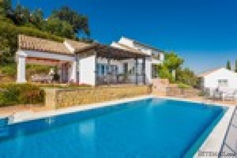 4 Bedrooms - Villa - Malaga - For Sale