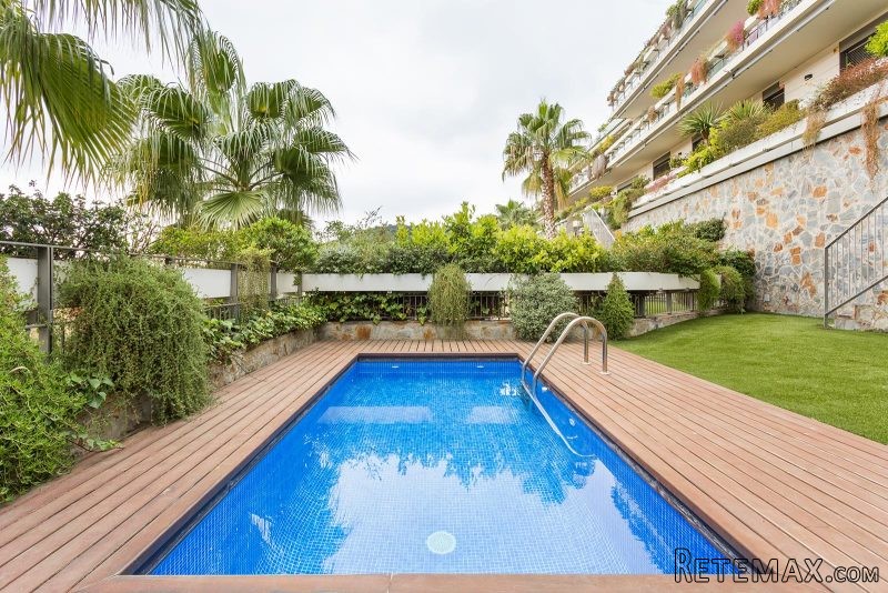 Charming Triplex with private pool for..
