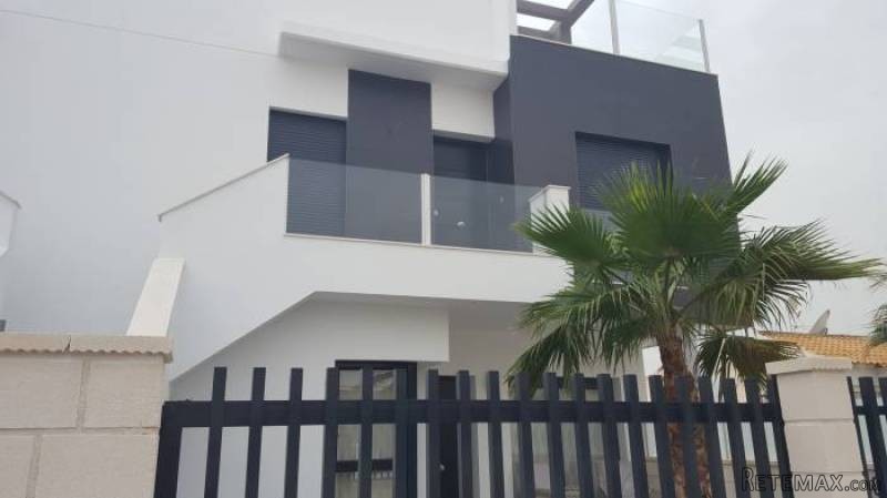 3 Bedroom 2 Bathroom Bungalow In..