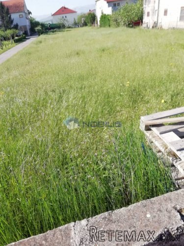 Sinj, građevinsko zemljište, 1400m2 - 2