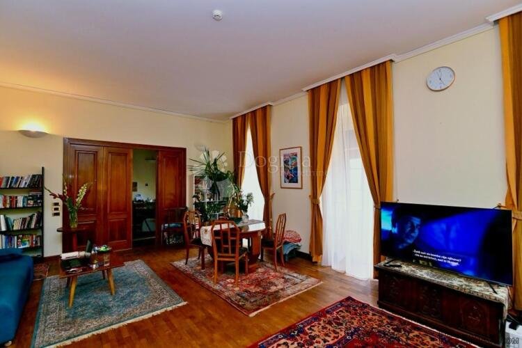 GOSPODSKI STAN U SAMOM CENTRU - 190m2 - 3