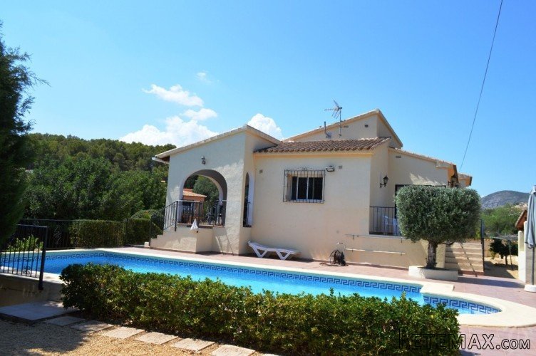 Impressive villa situated on a flat plot within walking.. - 3