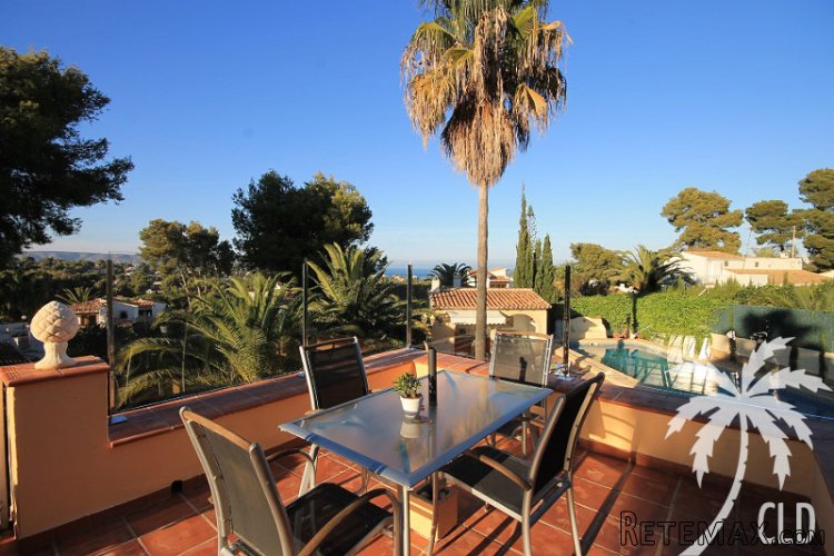 Spacious 5 bedroom villa with sea views in the sought after.. - 3