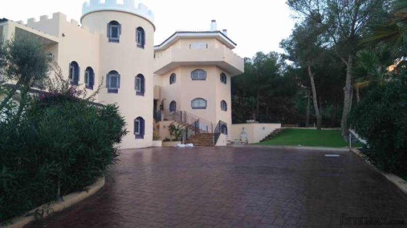 5 Bedroom 6 Bathroom Villa In La Manga..