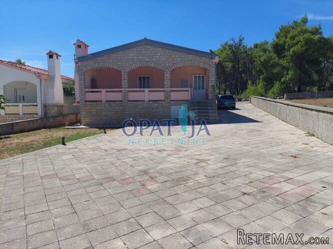 Vir, kuća 2 apartmana, 2 garaže i velika okućnica - 4