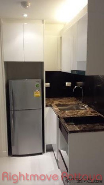1 Bedroom Condo for sale in Pratumnak -.. - 2
