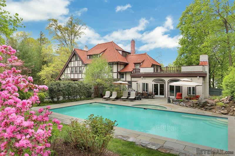 7 bedroom House For Sale: 91 Brookside..