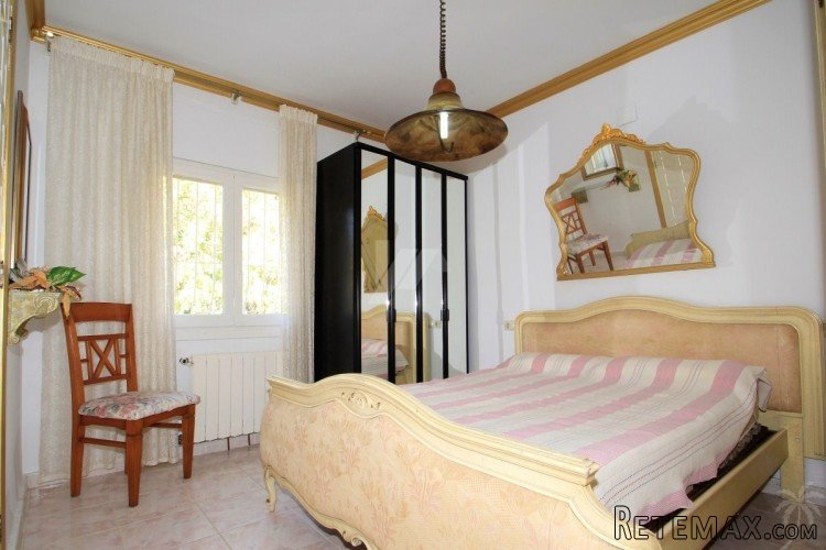 This villa is distributed over two levels linked via both.. - 7