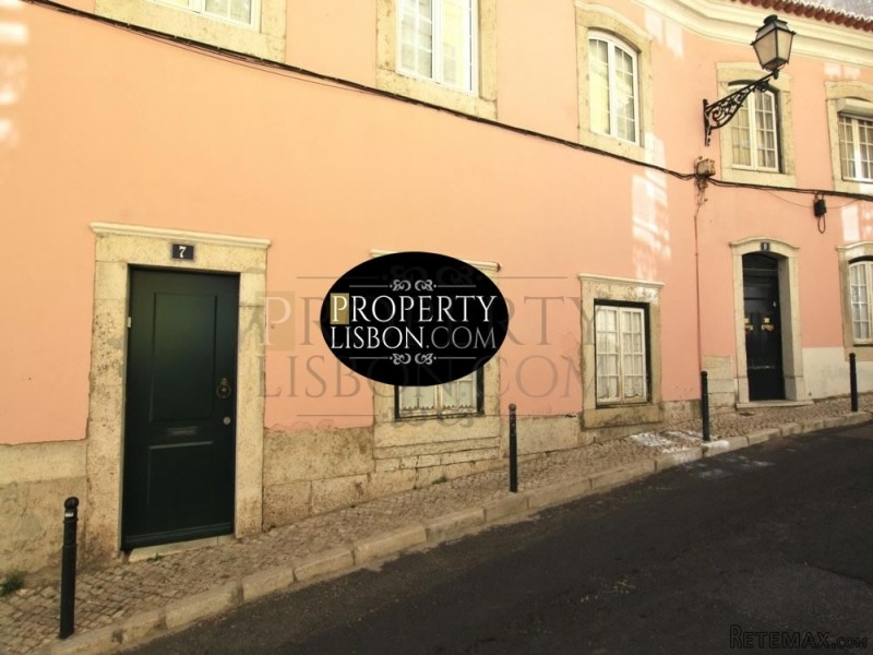 Character 3-bedroom Lisbon apartment..