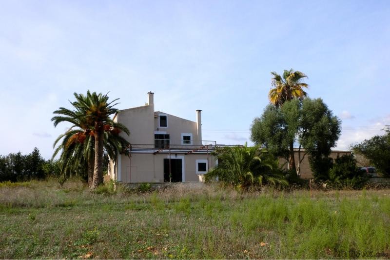 Plot of 73.500 m2 with house to renew..
