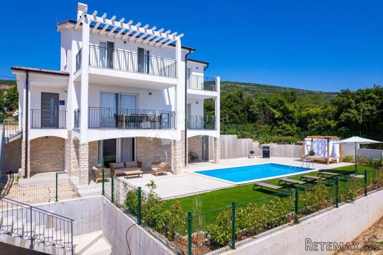 Prekrasna vila sa bazenom, Rabac