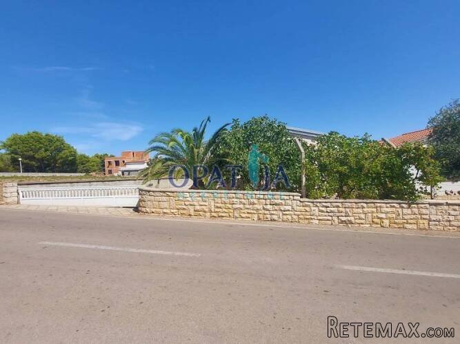 Vir, kuća 2 apartmana, 2 garaže i velika okućnica - 9