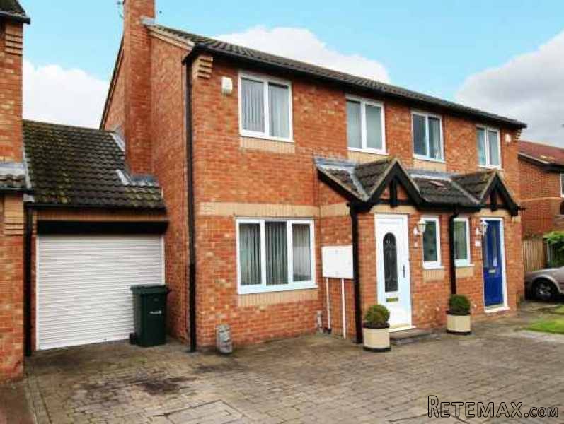 3 bedroom, Semi-detached House house..