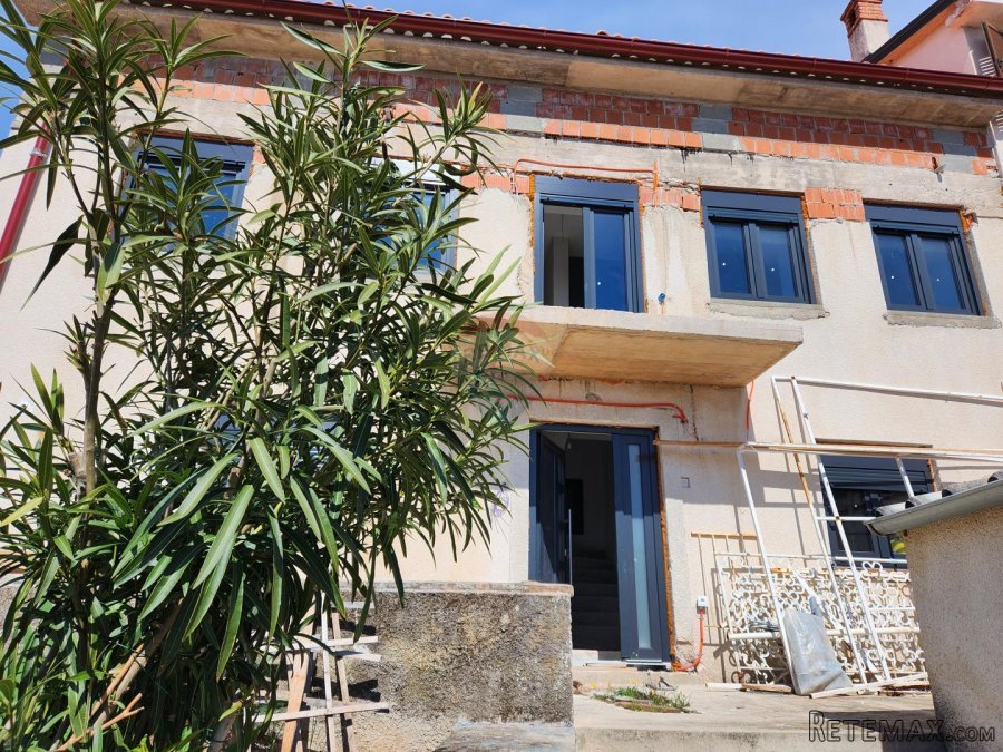Kostrena, starina u završnoj fazi rekonstrukcije - s 5 stamb