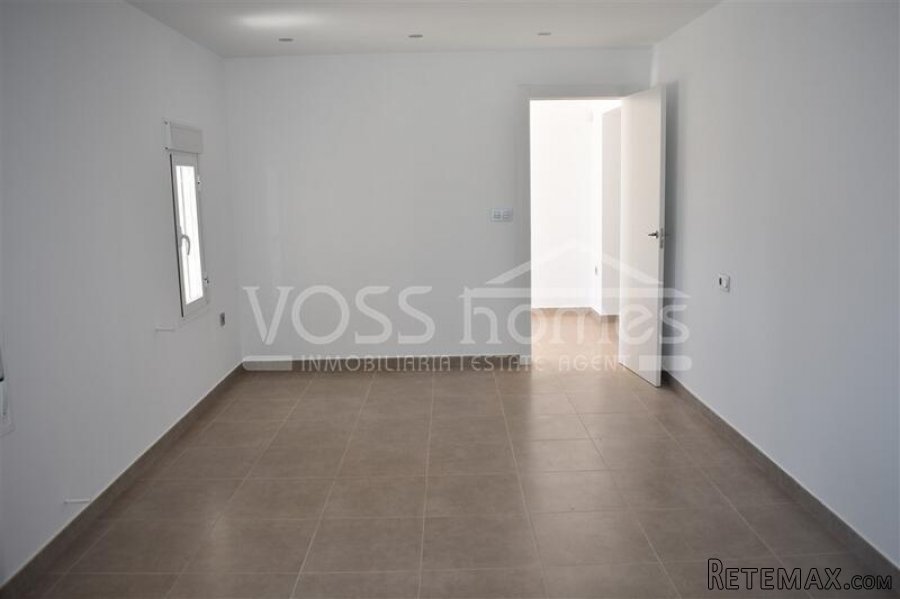 NEW LISTING FOR VOSS HOMES -Amazing two storey 6 bed, 3.. - 10
