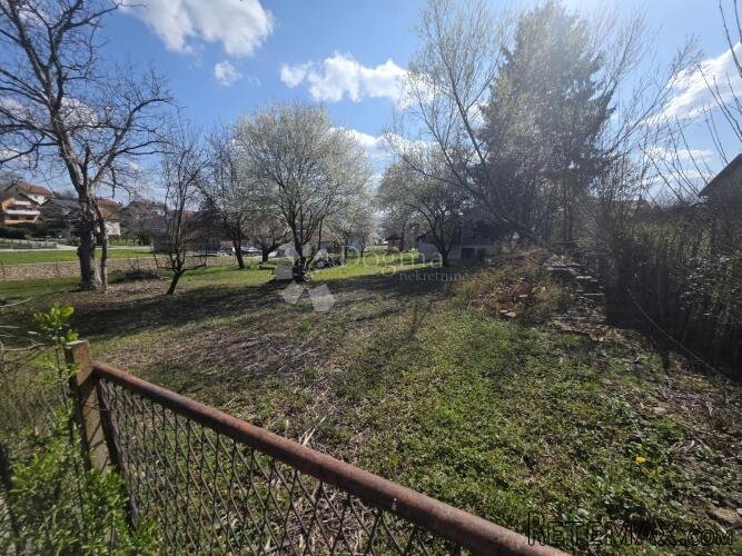 Građevinsko zemljište u centru Bedekovčine – 1.748 m², odlič - 2