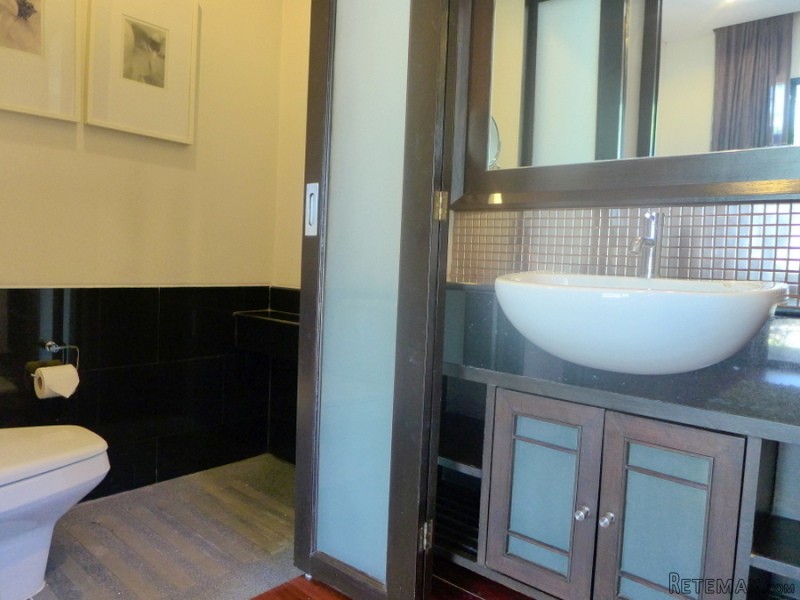 Horseshoe Point: Noble 2 bedroom..