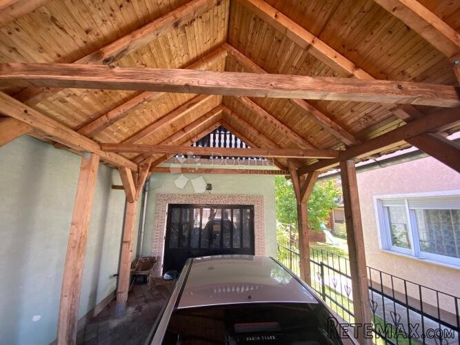 PRODAJA PROSTRANE OBITELJSKE KUĆE S DVA ODVOJENA STANA – SES - 2