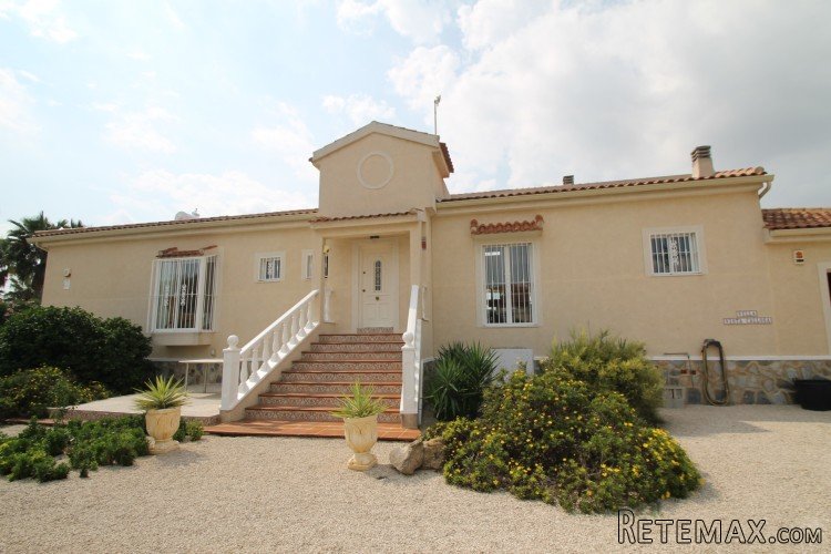 This fantastic sunny villa is located in a luxury villa.. - 2