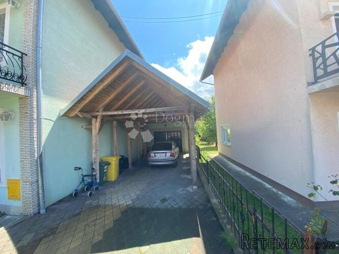 PRODAJA PROSTRANE OBITELJSKE KUĆE S DVA ODVOJENA STANA – SES - 3