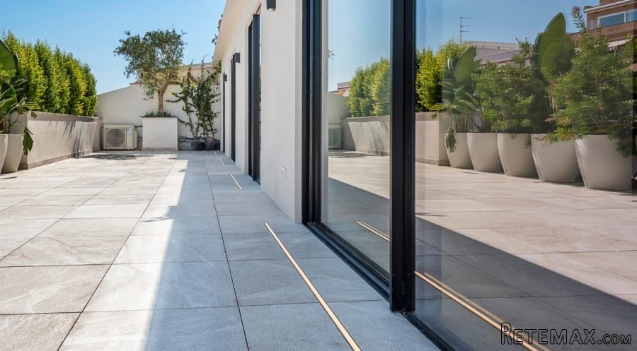 This luxurious penthouse is situated in a prime residential..