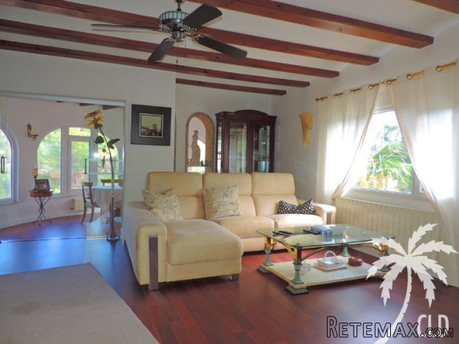 This Villa is distributed in: 2 Bedrooms, 2 bathrooms, one.. - 4
