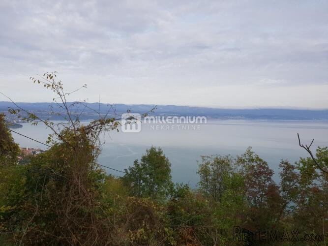 Lovran, 1.939m2 zemljišta sa starinom i prekrasnim pogledom
