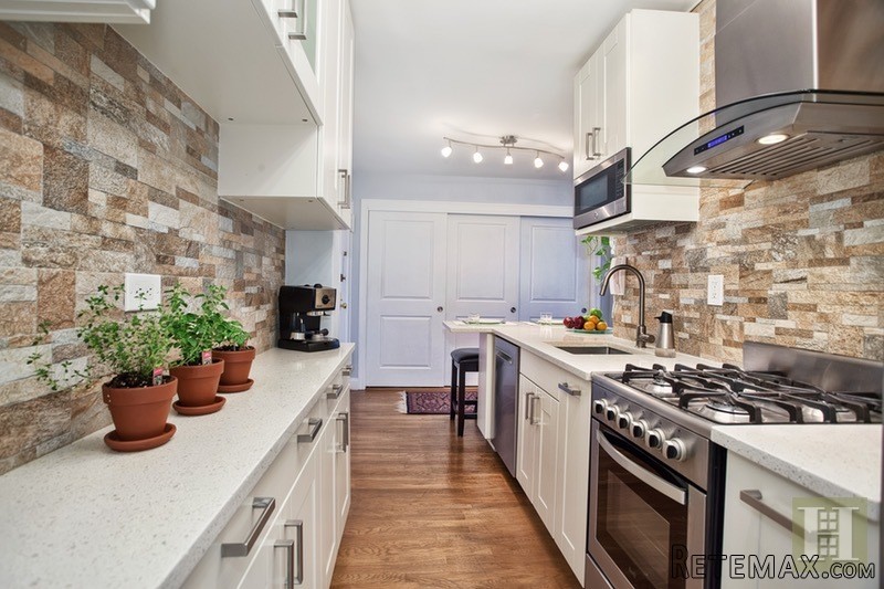 2 bedroom Apartment For Sale: 61 OLIVER..