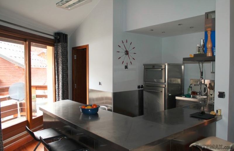 A 3 bedroom duplex apartment, located.. - 2