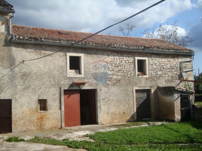 Autohtona istarska kuća sa 710 m2 građevinskog zemljišta - 4
