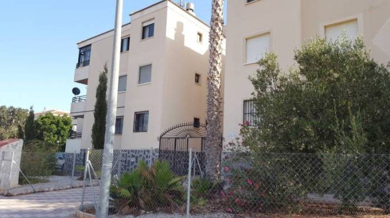3 Bedroom 1 Bathroom Apartment In..
