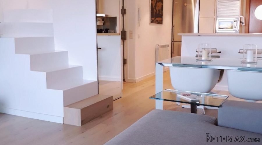 This recently renovated duplex penthouse is just 100 m2..