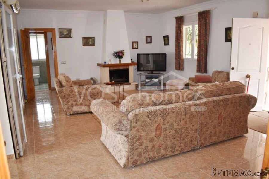 EXCLUSIVE TO VOSS HOMES - A spacious, recently decorated.. - 2