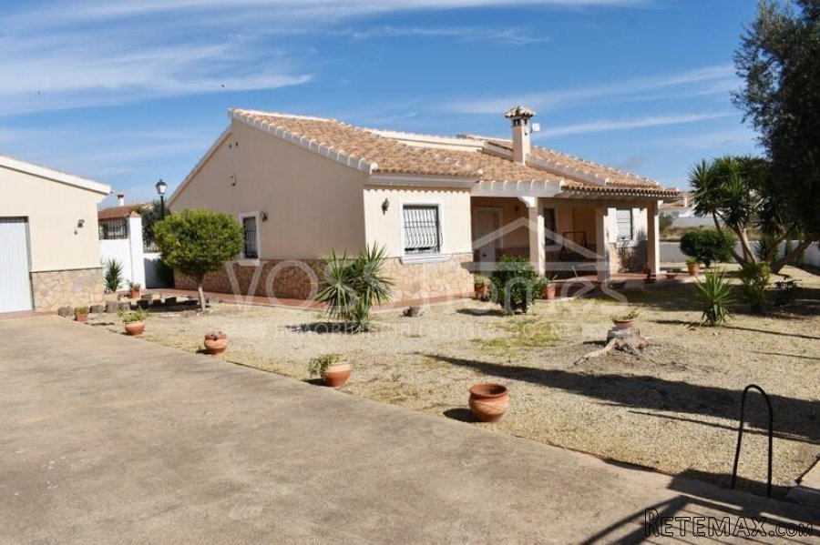 EXCLUSIVE TO VOSS HOMES - A spacious, recently decorated.. - 5