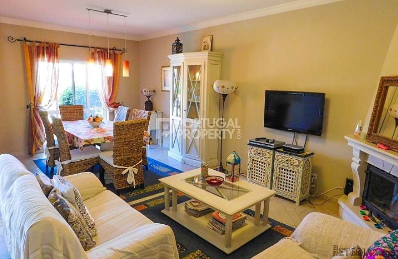 Charming 2 bedroom Apartment with Condo..