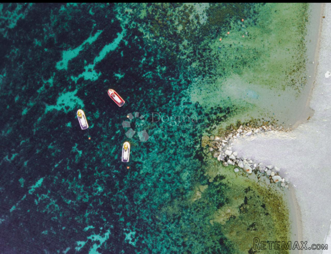 Luksuzna rezidencija s bazenom-otok Vir