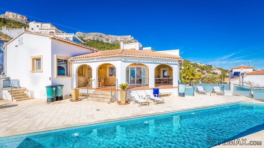 A luxury villa built in 2007 with panoramic views of the.. - 2
