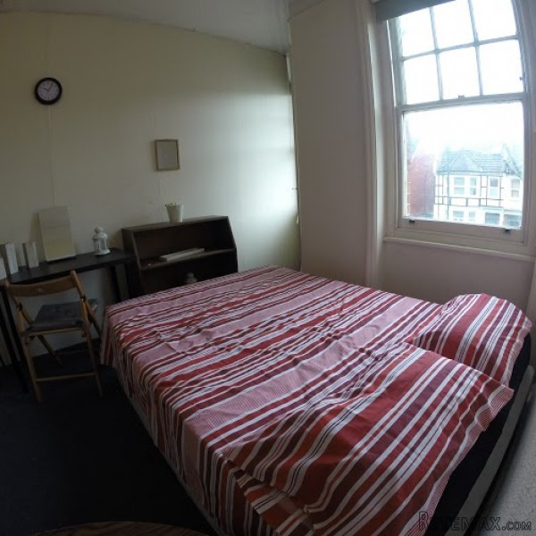 Double Bedroom In Great Flat In North..