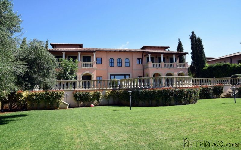 Luxurious Detached Villa For Sale in..