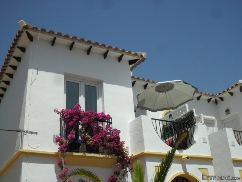 Stunning Refurbed Top Floor Apartment..