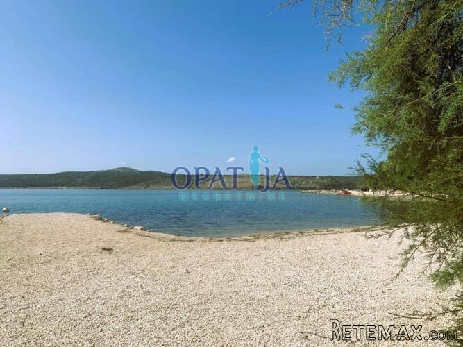 Posedarje - PRILIKA - 1. red od mora s privatnom plažom
