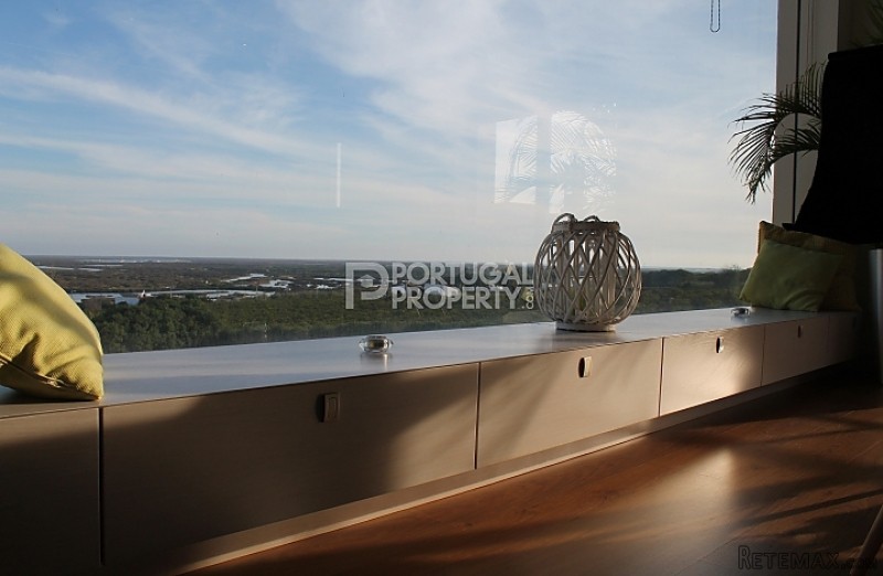 Standout Apartment with Amazing Views.. - 2