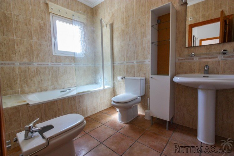 Modern villa with pool for sale in Sagra within easy.. - 8